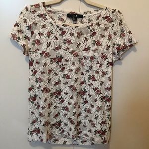 ⭐️4/$20⭐️Lace Tshirt Size small